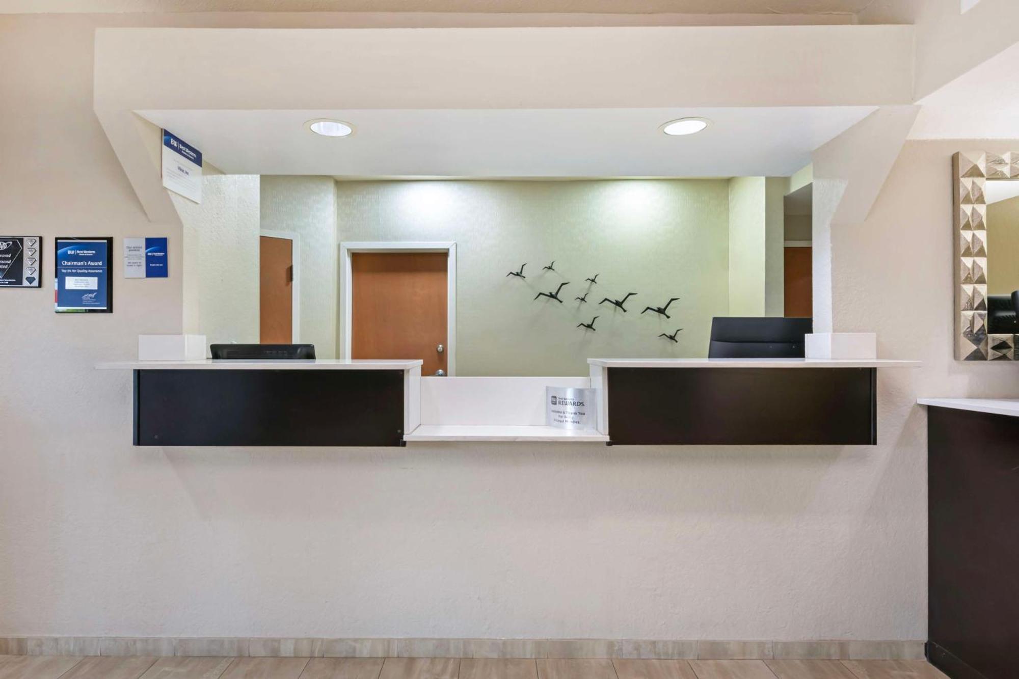 Best Western Edgewater Inn Екстериор снимка